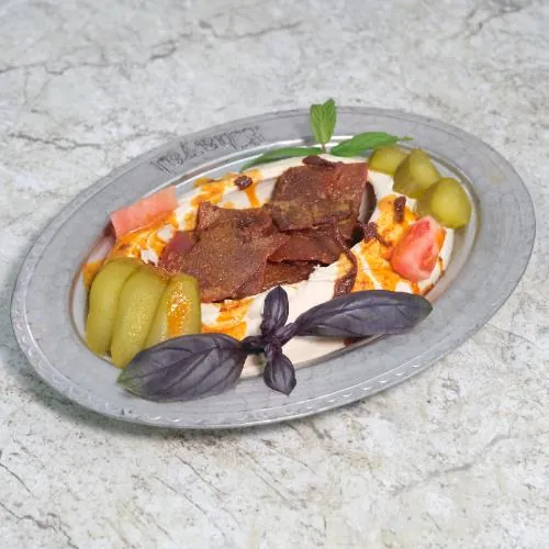 Pastırmalı Humus — Kadim Restaurant